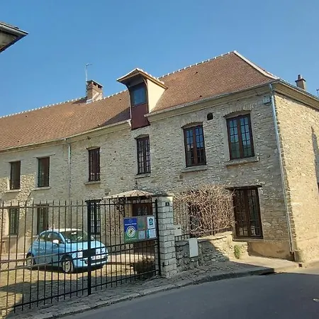 Au Relais De Chaussy Bed & Breakfast *