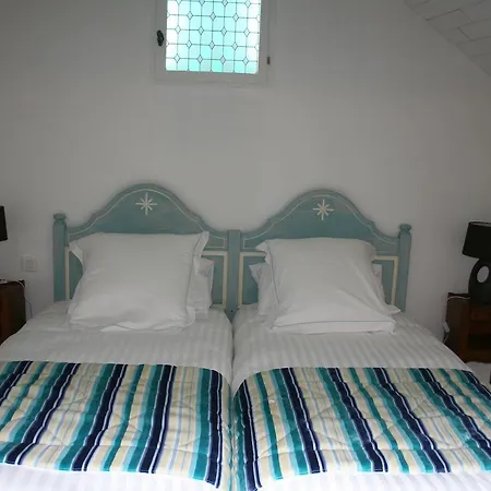 Au Relais De *